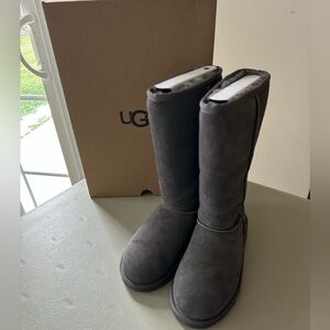 NIB UGG K Classic TALL Boots GREY Size 5 BIG KID